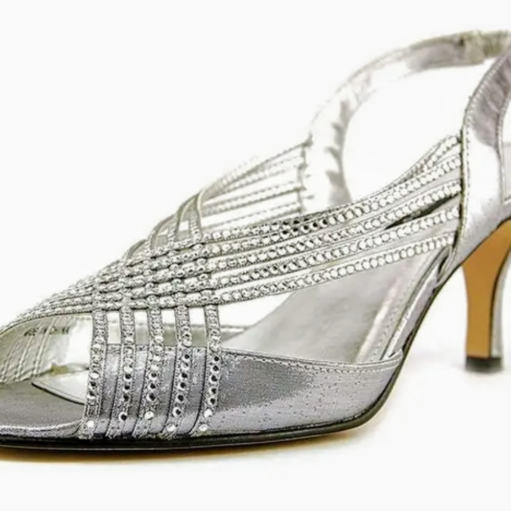 MACY'S CAPARROS 10B Silver Flame